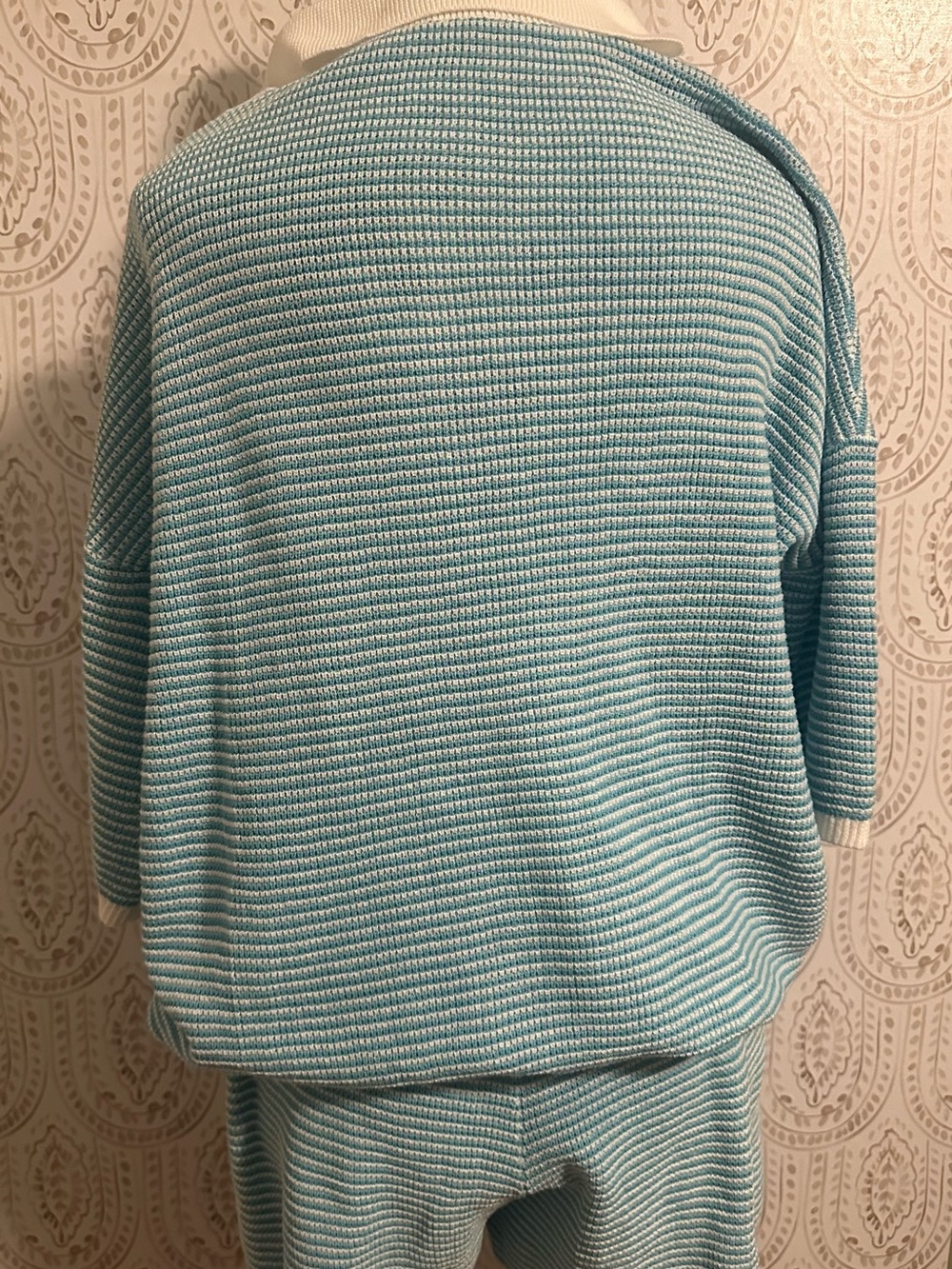 Women’s Sweater short set. - Picture 2 of 2
